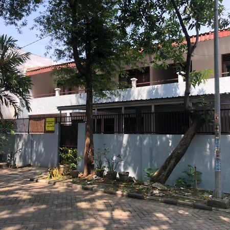 Oyo 90482 Rumah Oma Syariah Kupang (Surabaya) Exterior foto