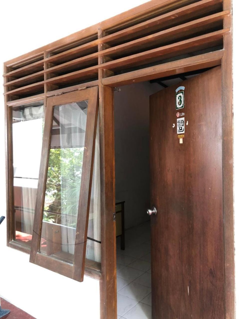 Oyo 90482 Rumah Oma Syariah Kupang (Surabaya) Exterior foto