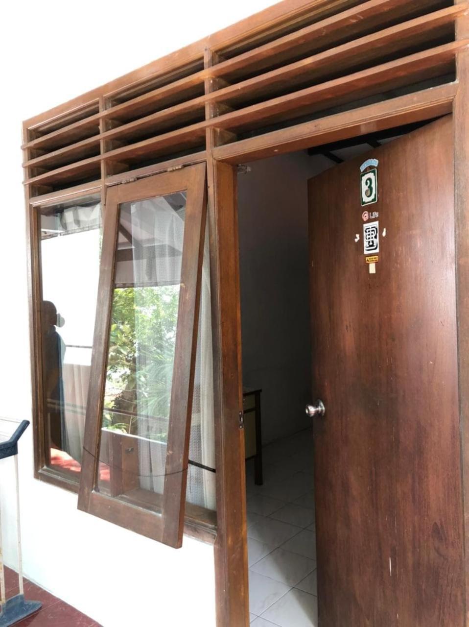 Oyo 90482 Rumah Oma Syariah Kupang (Surabaya) Exterior foto