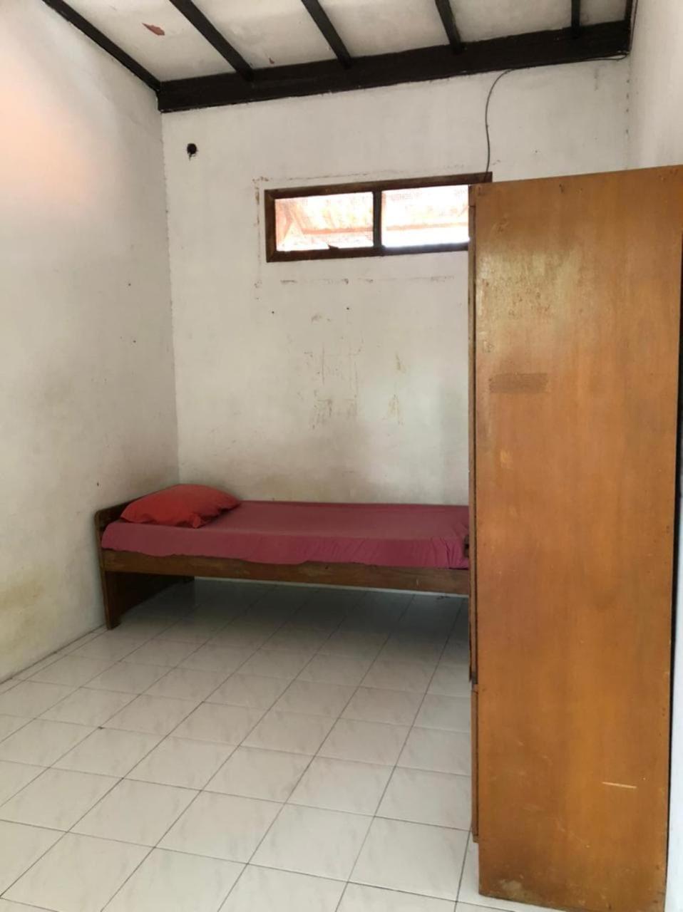 Oyo 90482 Rumah Oma Syariah Kupang (Surabaya) Exterior foto