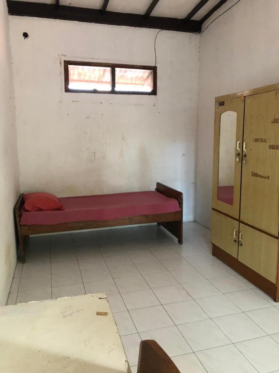 Oyo 90482 Rumah Oma Syariah Kupang (Surabaya) Exterior foto